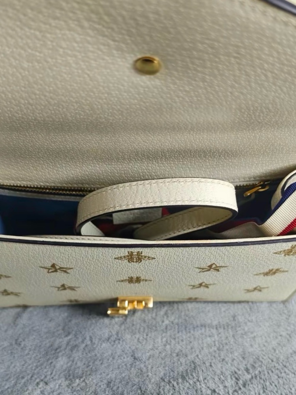 Gucci White Shoulder Bag with Navy & Red Web and Gold Hardware - Picture 5 of 7